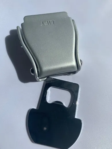 Seatbelt Flaschenöffner
